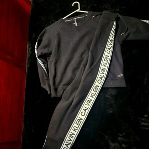 Woman's Calvin Klein sweat suit  size medium comfortable and stylus